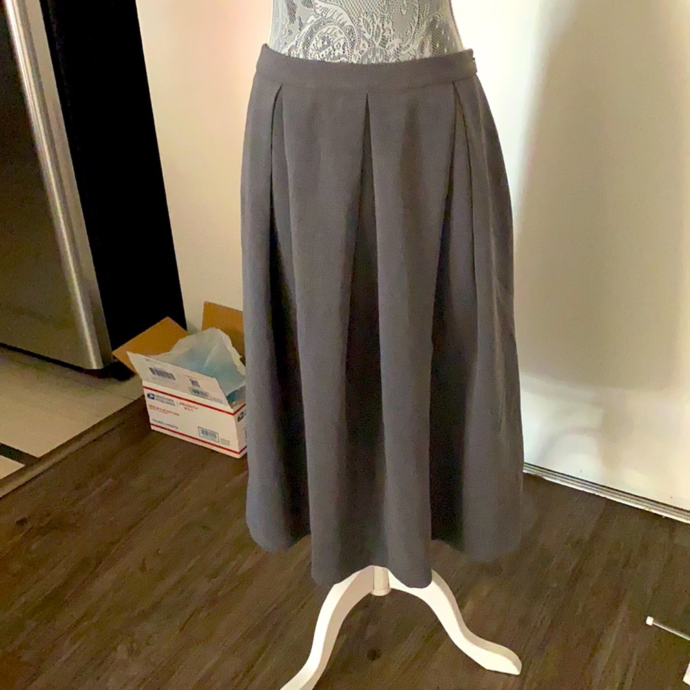 Pleated wool gray skirt